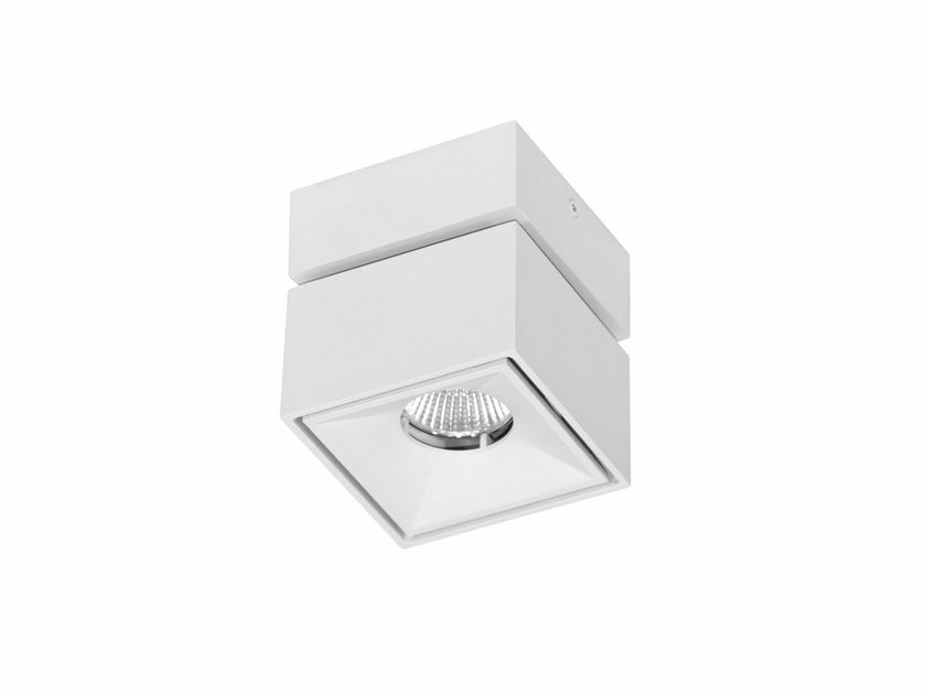 Beneito Faure
MINI RUBYC
LED adjustable square aluminium spotlight