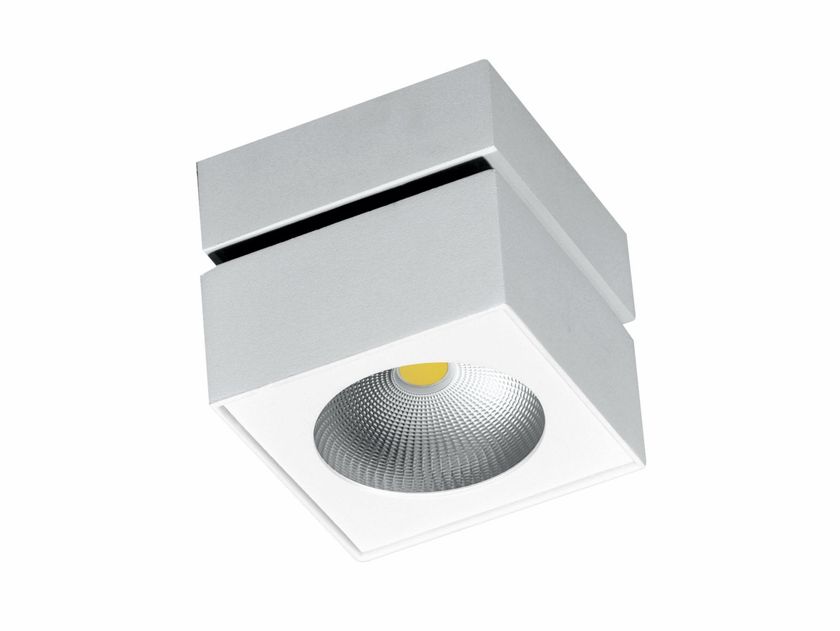 Beneito Faure
RUBYC
LED adjustable square aluminium spotlight