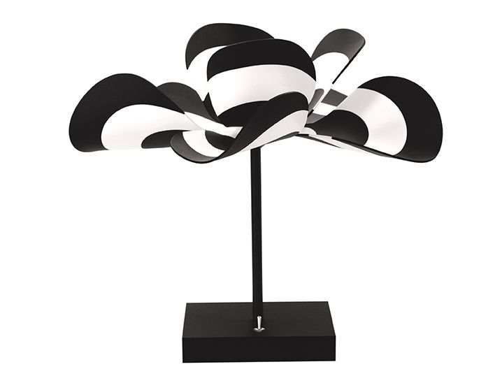 Bloomboom
BLOOM GENEVIEVE
Handmade PVC table lamp