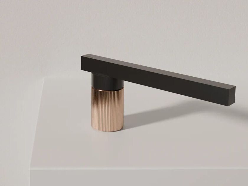 Bongio
ETNIS
Deck-mounted bathtub spout