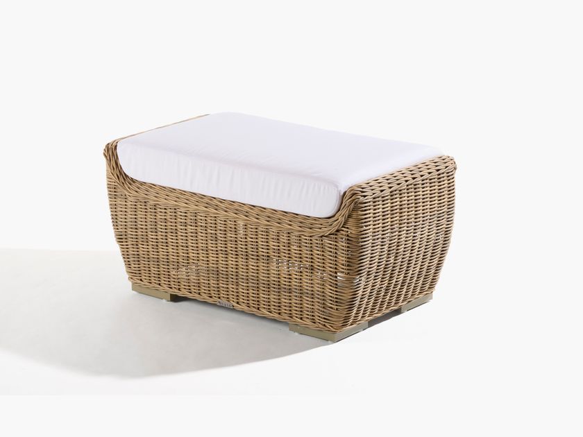 Braid
CLOE
Garden bench