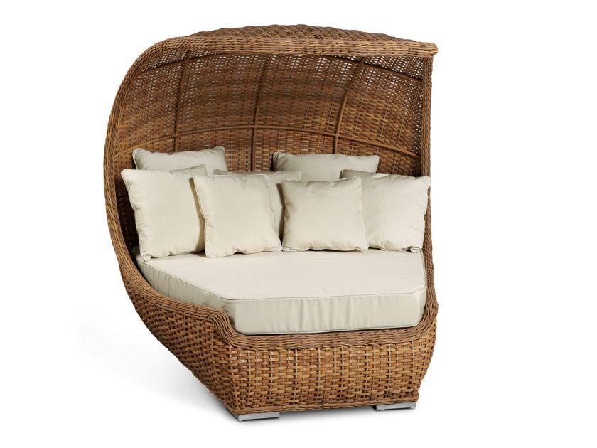 Braid
CLOE
Igloo-shaped garden sofa
