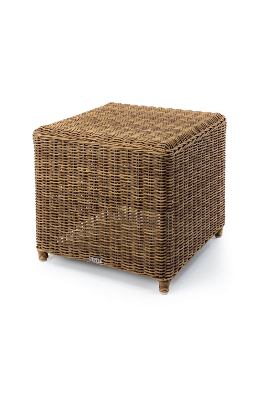 Braid
CLOE
Square garden side table