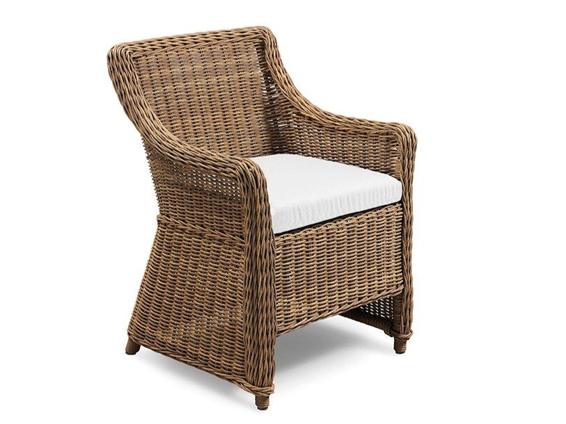 Braid
CLOE
Synthetic fibre low lounge chair with armrests