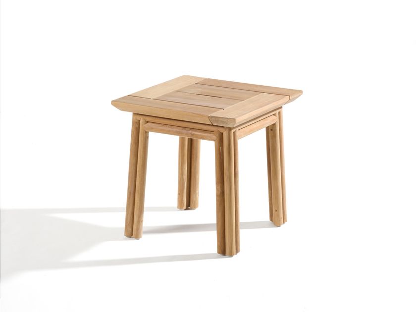 Braid
MAXIM
Square wooden garden side table