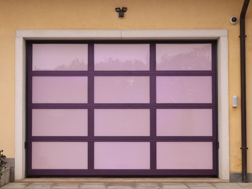 Breda
ALU COLORS
Sectional door