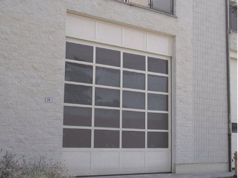 Breda
LUX
Sectional door