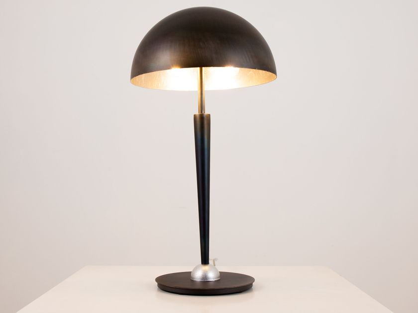 BRG ILLUMINAZIONE
CUPOLA
Painted metal table lamp
