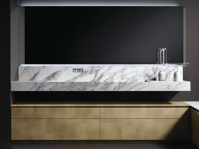 BT45
B&M VANITY
Single vanity unit in Carrara marble and brass