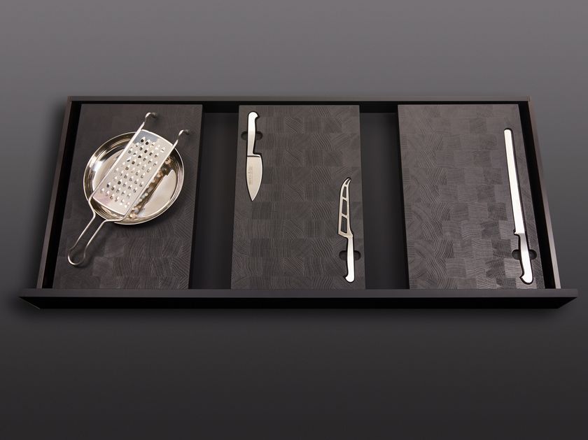 BT45
BT45 EXPERIENCE
Rectangular wooden cutting board with steel knife