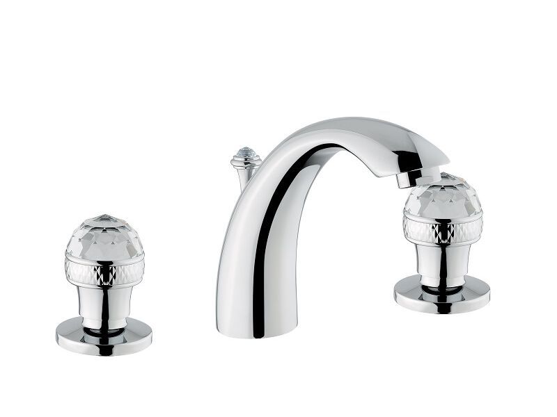 Bugnatese
AXO 612F
Countertop chromed brass washbasin tap