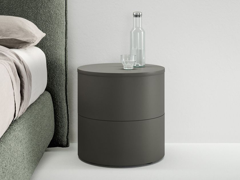 Caccaro
ANELLO
Round wooden bedside table