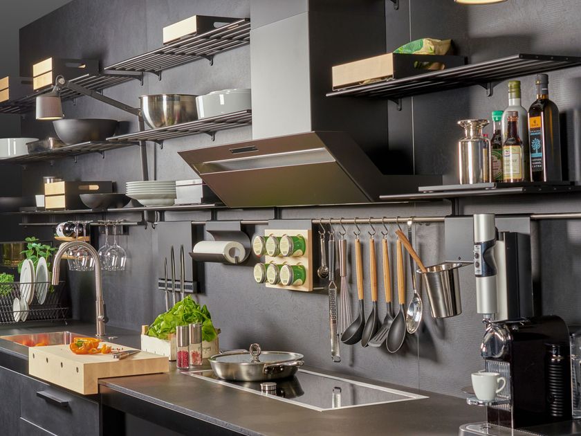 Cap.
BASIC'S
Fitted metal Kitchen backsplash