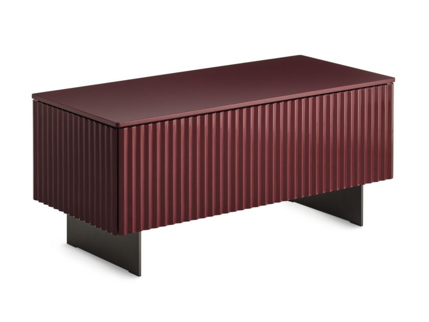 Casamania & Horm
LEON BOX
Lacquered rectangular MDF coffee table with storage space
