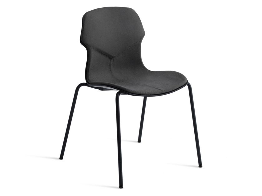Casamania & Horm
STEREO IMPILABILE IMBOTTITA FRONTALMENTE
Stackable chair upholstered on the front in fabric or leather