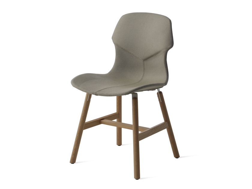 Casamania & Horm
STEREO WOOD IMBOTTITA FRONTE/RETRO
Chair fully upholstered in fabric or leather with wooden legs