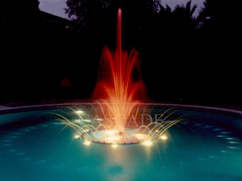 CASCADE
CORONA REALE
Floating stainless steel fountain