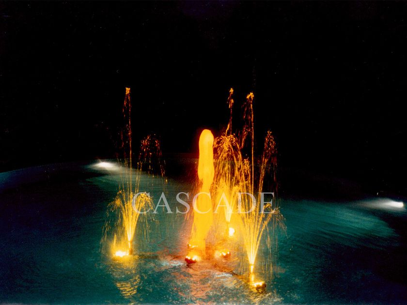 CASCADE
TRITTICO
Floating stainless steel fountain