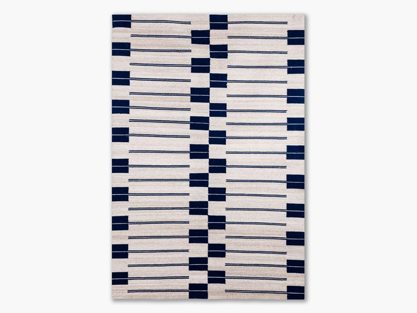 Case
OAR
Rectangular recycled PET rug with geometric shapes