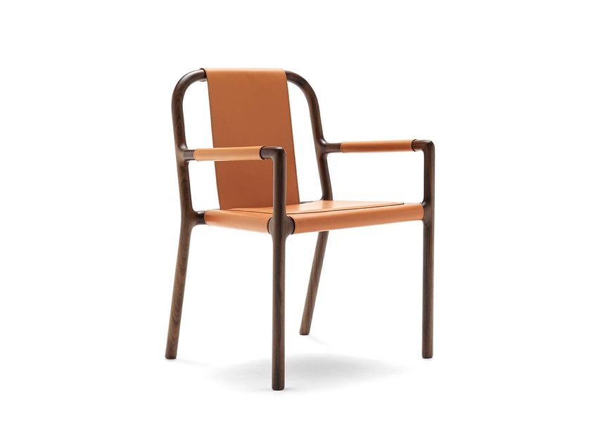CEPPI
BRASILIA
Canaletto walnut chair with cuoietto leather upholstery