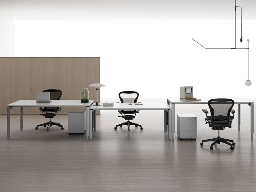 Citterio
POINT
Height-adjustable aluminium office desk