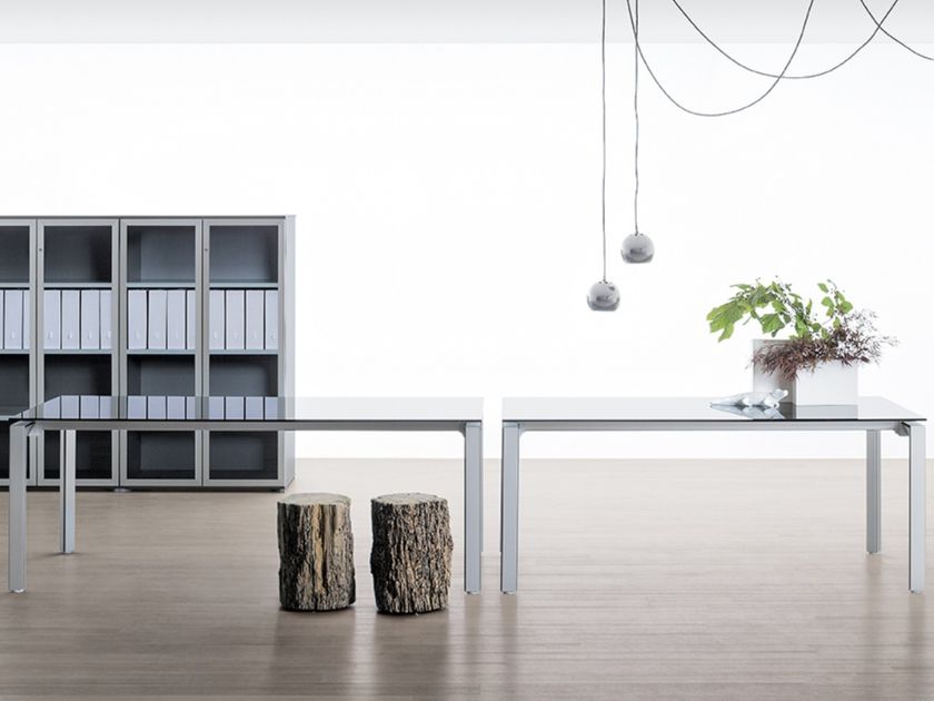 Citterio
POINT
Rectangular glass office desk