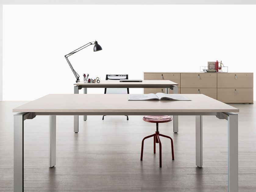 Citterio
POINT
Rectangular melamine-faced chipboard office desk