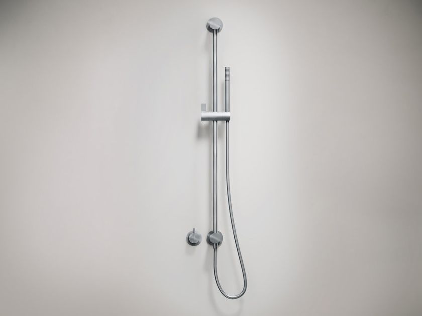 COCOON
PB SET28 SLIDE
Wall-mounted stainless steel shower panel with hand shower