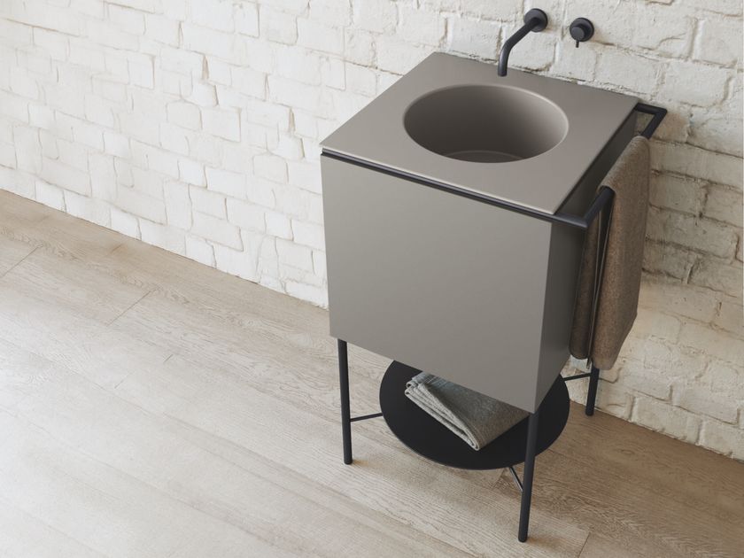 COLAVENE
CUBO
Floor-standing solid wood vanity unit with integrated washbasin