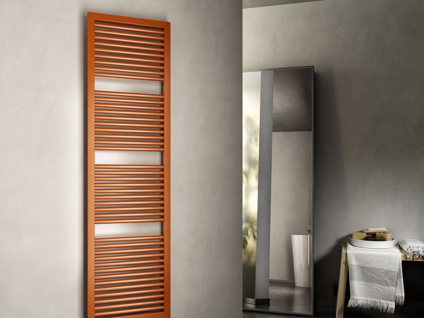 CORDIVARI
CLAUDIA SQUARE
Hot-water wall-mounted towel warmer