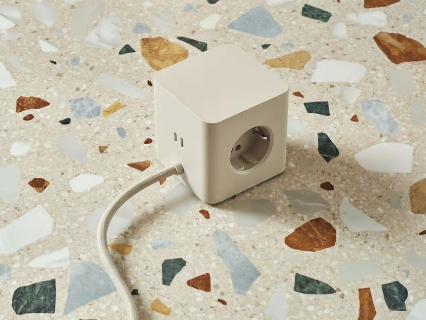 Cords®
CUBICAL C1
Schuko polycarbonate electrical socket with USB