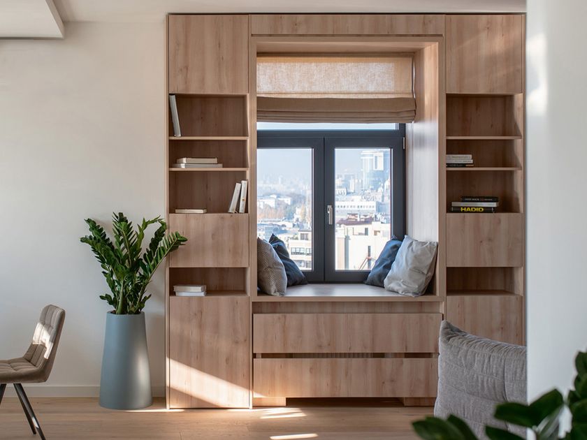 CP Parquet
CP LAB DESIGN
Freestanding oak bookcase with drawers
