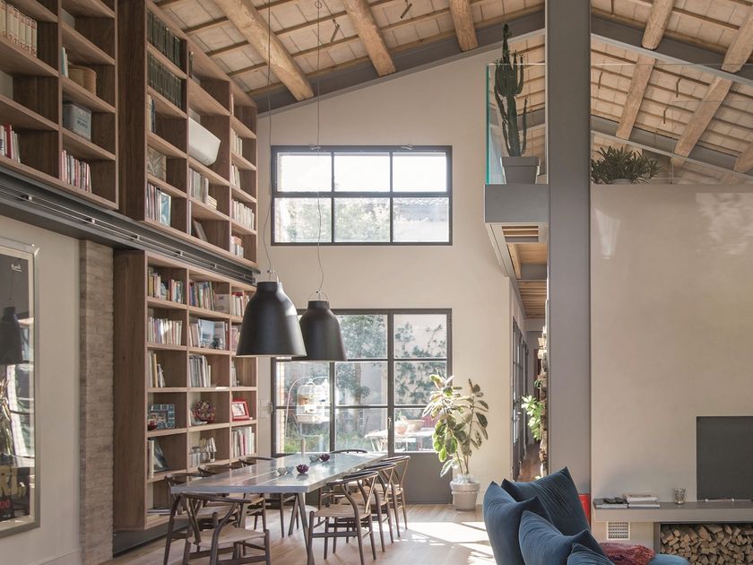 CP Parquet
CP LAB DESIGN
Open floating walnut bookcase