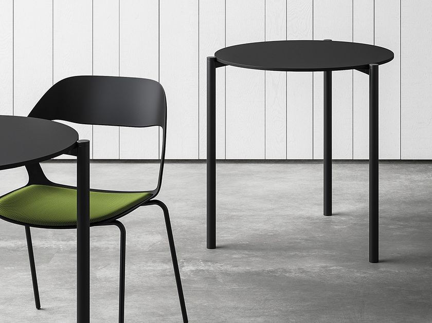 Crassevig
PLUG T
Stackable round table