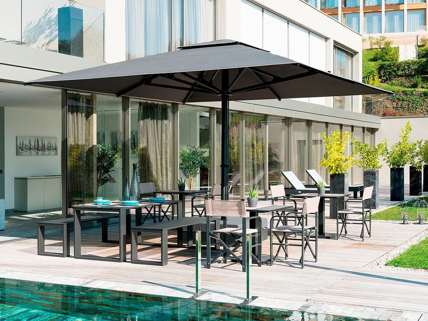 Crema Outdoor
ADONE
Aluminium and acrylic garden umbrella with telescopic system