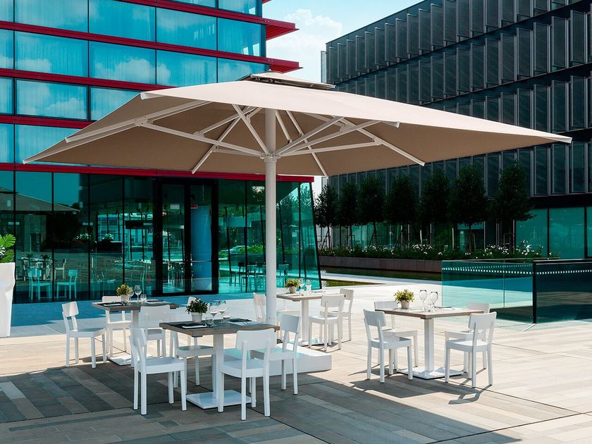 Crema Outdoor
ADONE EVO
Aluminium and acrylic automatic garden umbrella
