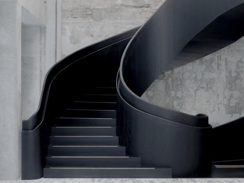 Crestani 2000
BLACK MAMBA
Steel and wood Spiral staircase