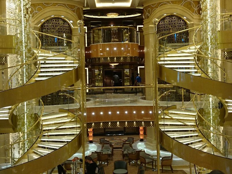 Crestani 2000
GOLDEN TWINS
Glass and steel Spiral staircase