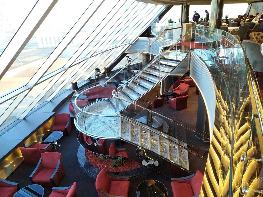 Crestani 2000
ICE
Glass and steel Open staircase