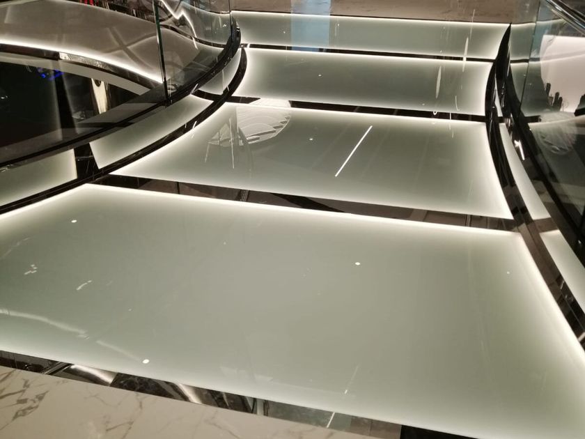 Crestani 2000
LINK
Glass and steel suspended walkway