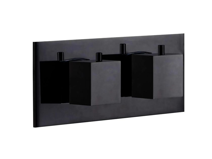 Cropelli
SQUARE
Thermostatic 2 hole shower mixer with diverter