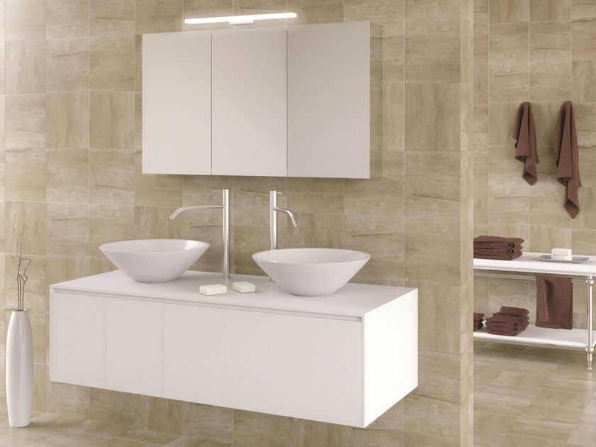 DDL
TRE + TRE
Wall-mounted mirror with cabinet and integrated lighting