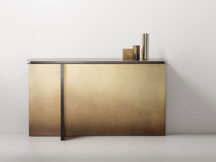 DE CASTELLI
FOLIO
Rectangular brass console table