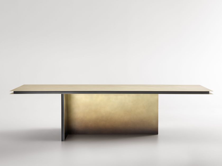 DE CASTELLI
FOLIO
Rectangular brass table