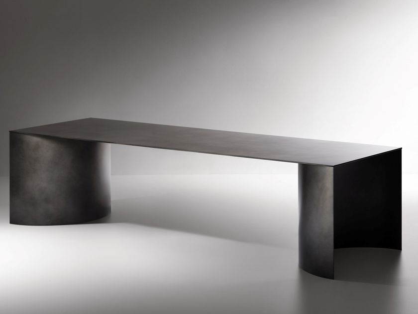 DE CASTELLI
PLATEAUX OF MIRROR
Rectangular metal table