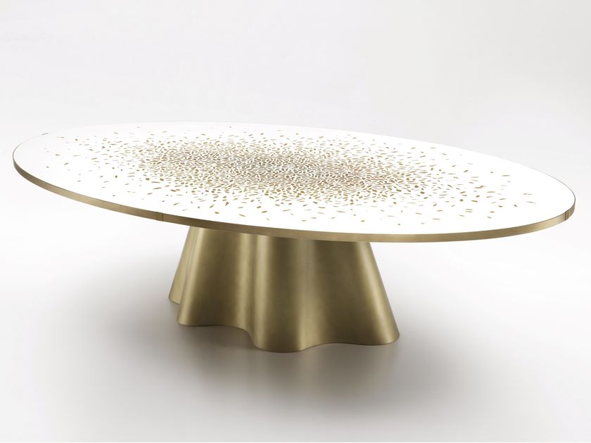 DE CASTELLI
VELA
Oval table with brass base and Venetian terrazzo top