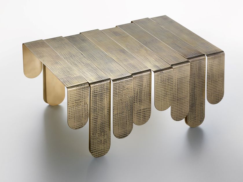DE CASTELLI
XILO
Rectangular brass coffee table