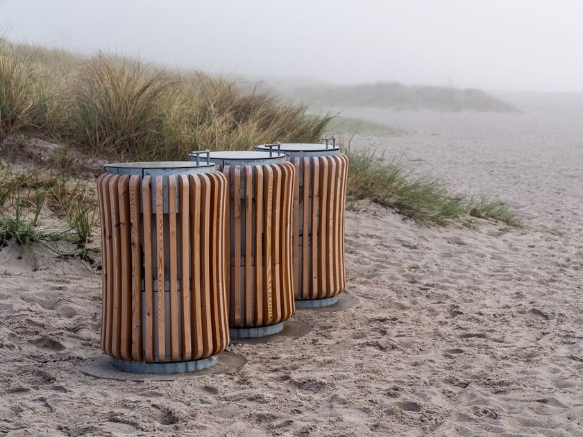 Decona
INSTINCT LARGE
Outdoor steel and wood litter bin with lid