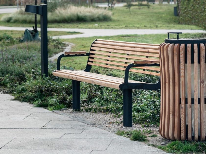 Decona
INSTINCT
Steel and wood bench with back