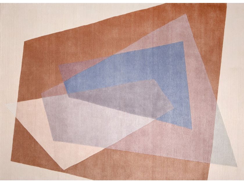 Deirdre Dyson
CLARITY
Hand knotted rug in a wool and wool/silk mix